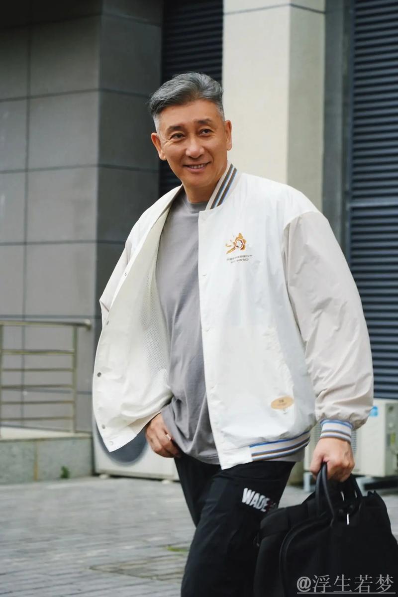 深圳男篮发布明日迎战青岛队比赛海报 深圳男篮发布明日迎战青岛队比赛海报